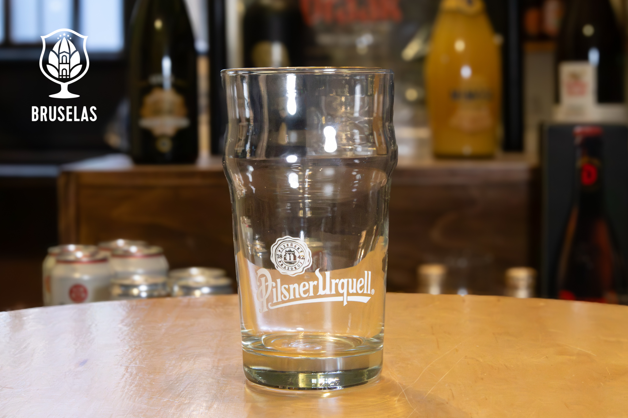 Vaso de 355 ml de la marca cervecera Pilsner Urquell