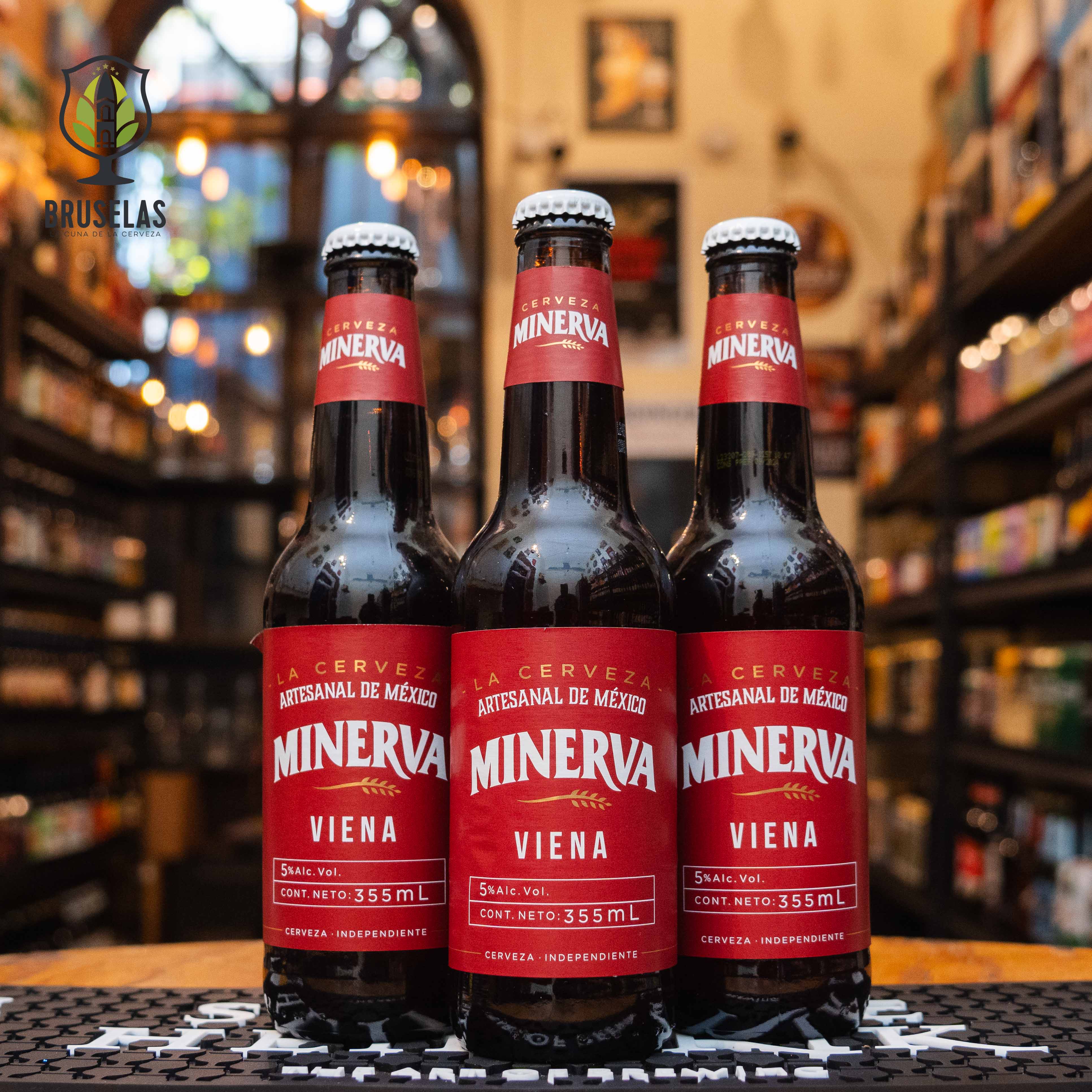 Botella de Minerva Viena, cerveza Viena Lager de Cervecería Minerva, elaborada en Guadalajara, Jalisco. Presenta un ABV de 5% y un color ámbar rojizo. 