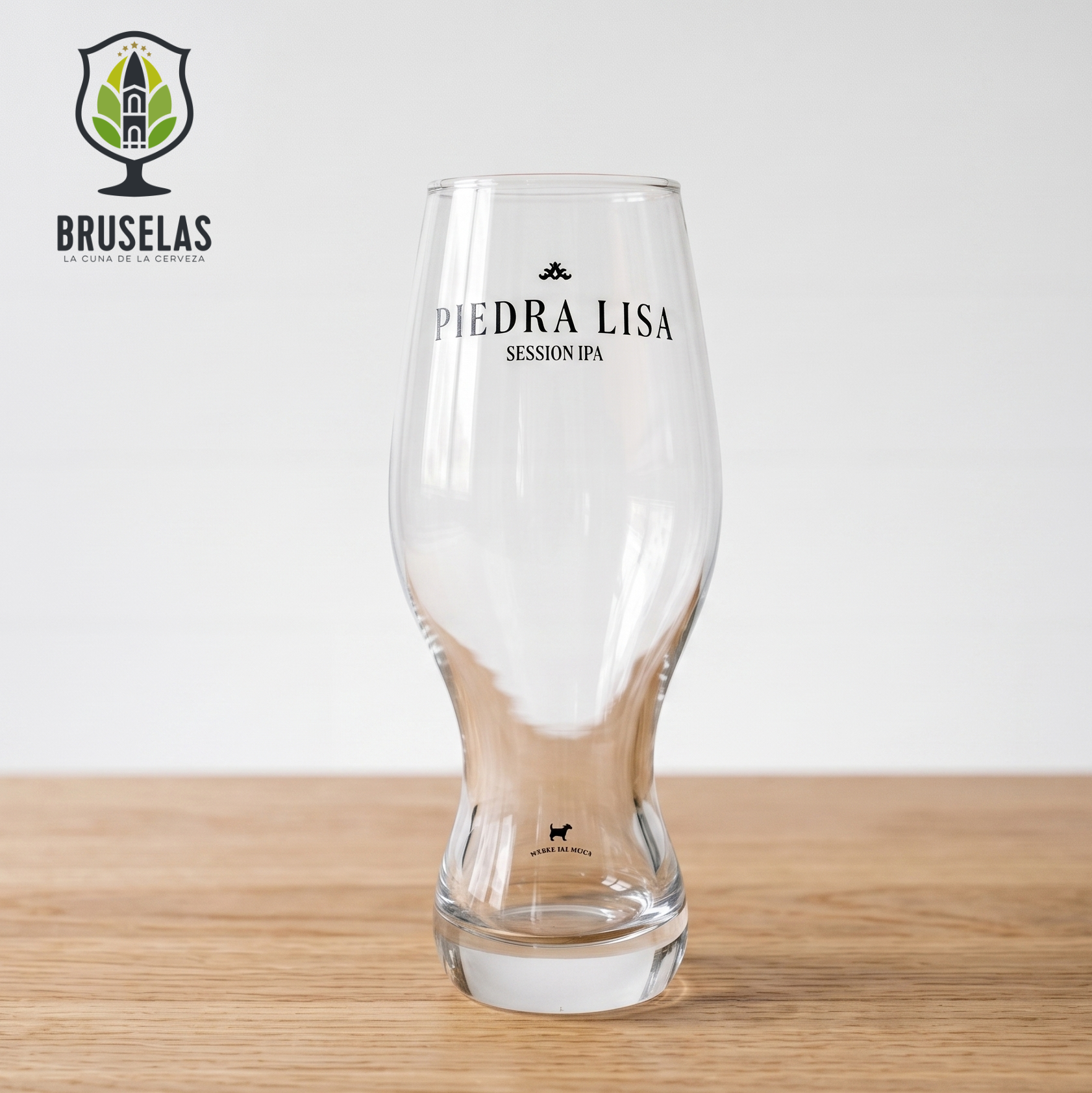 Vaso especializado oficial Piedra Lisa Session IPA con capacidad de 400 ml.
Destaca por su diseño vanguardista de ingeniería sensorial y luce el elegante logotipo de la marca.