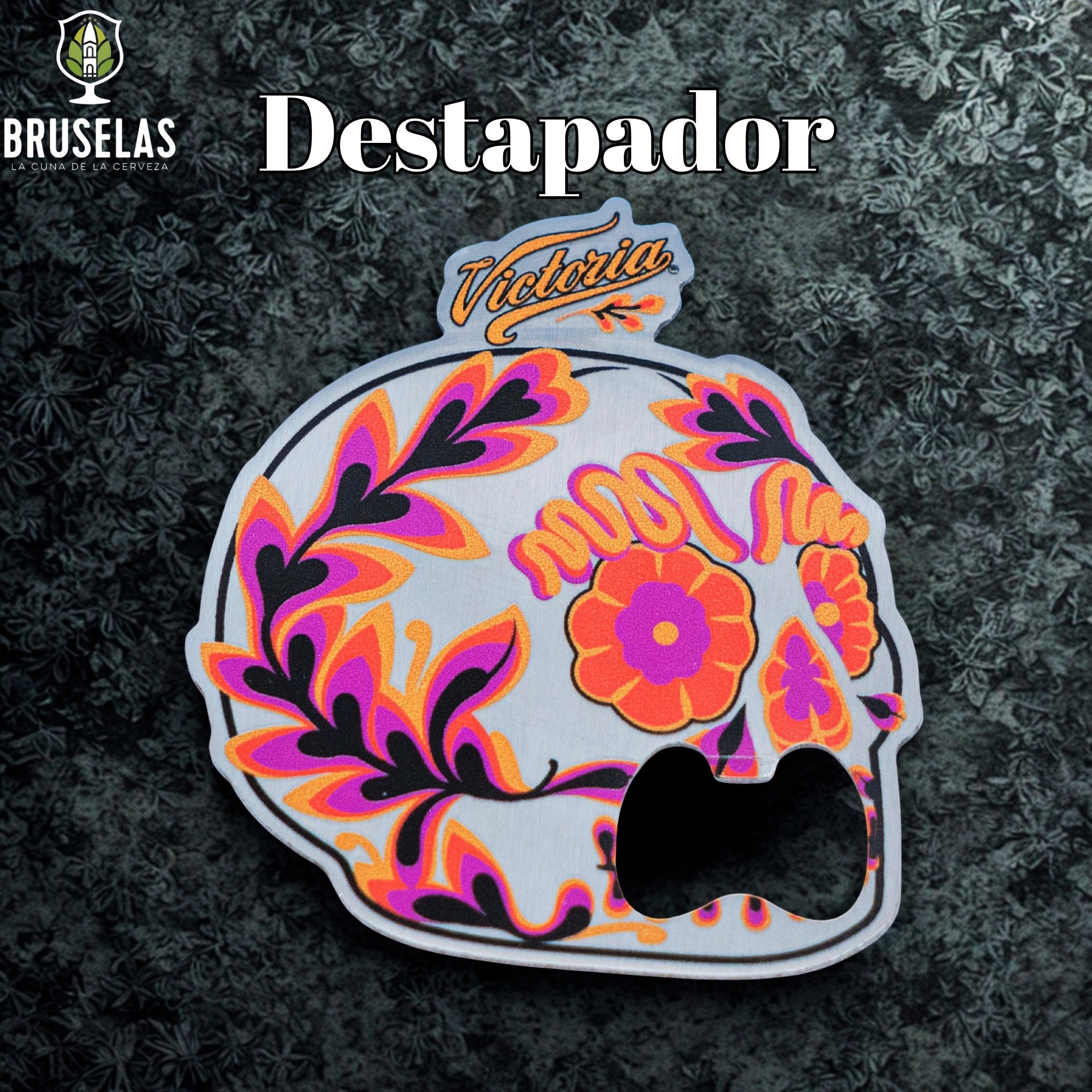 Destapador de cerveza Victoria con temática del día de muertos. 