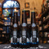 Botella de La Bru Iztaccíhuatl, una lager mexicana de la cervecería artesanal La Bru. La etiqueta tiene un diseño negro con tonos blancos y azules, representando montañas, y letras blancas en fuente moderna. Con un ABV de 3.8%, ofrece un perfil fresco y balanceado. Ideal para acompañar platillos ligeros como ensaladas y pescados. Su diseño celebra la tradición y paisajes mexicanos.