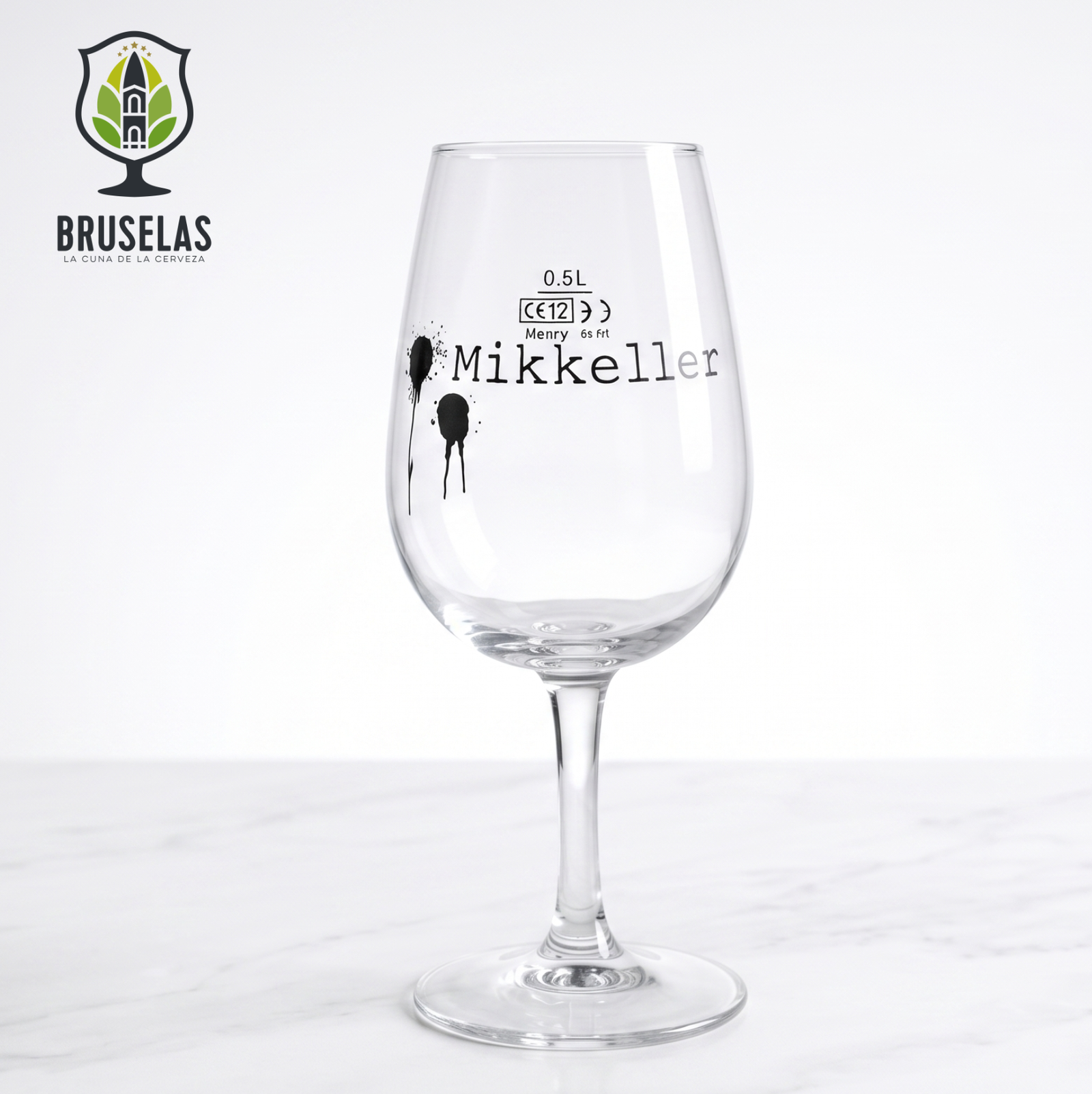 Copa de degustación oficial Mikkeller con tallo y capacidad de 200 ml.
Fabricada por Durobor con certificación europea, luce el distintivo logotipo con diseño de 