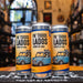  Monkey Waves Pa' Todos Lados Menos Pa' Casa, una IPA de 6.2% ABV con diseño divertido protagonizado por un mapache conduciendo. Cerveza turbia, jugosa y tropical, ideal para refrescarte con estilo.