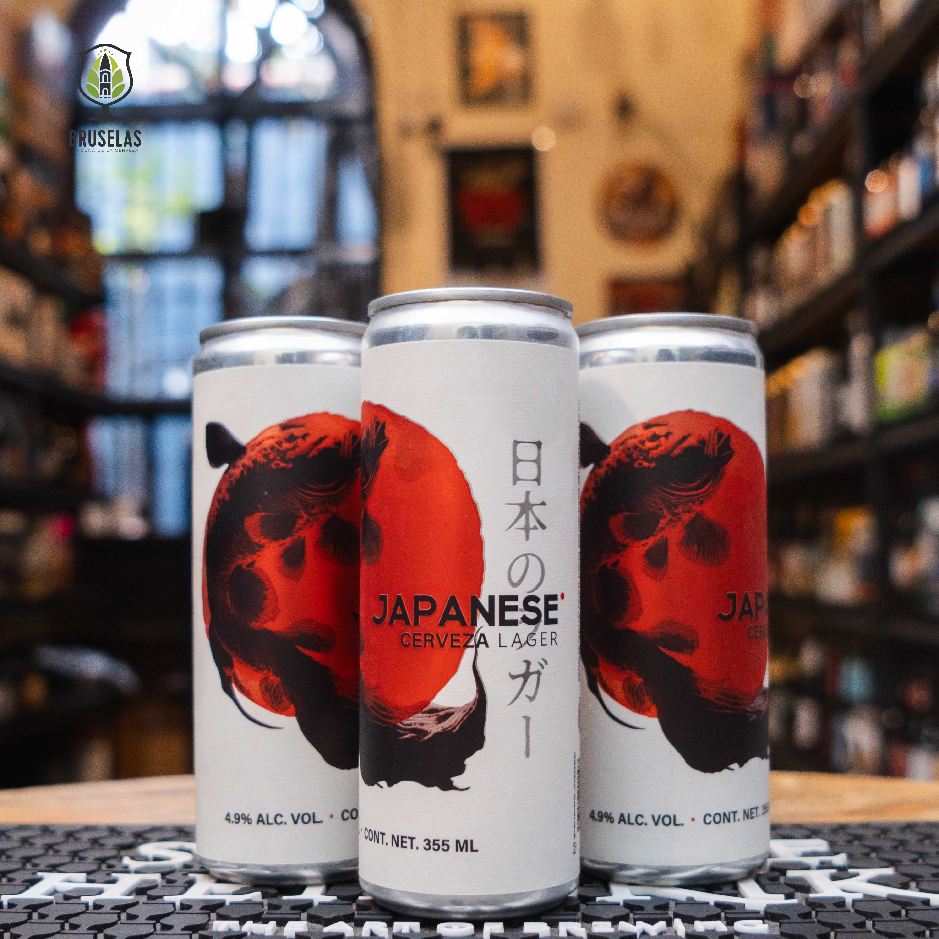  cerveza artesanal  “Villacastel Japanese Lager” lata de diseño japanes, fondo blango y letras negras