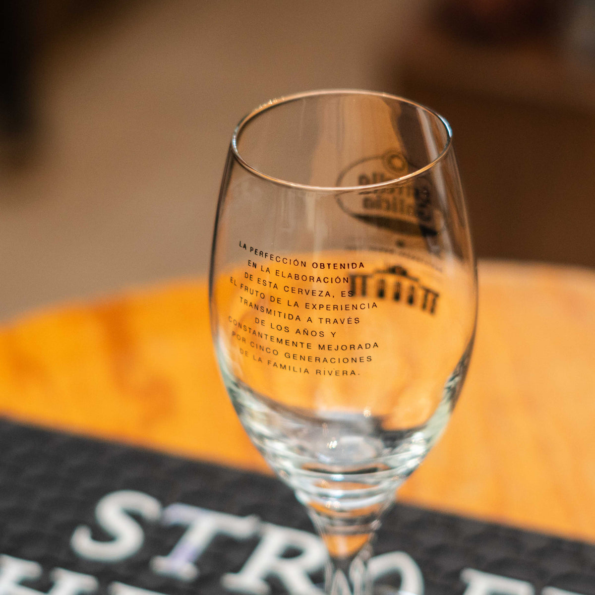 Estrella Galicia - Copa Logo Negro 250ml- BruselasBeer