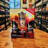 Giftpack Schöfferhofer con 2 botellas de 500 ml (Hefeweizen y Dunkel) y pinta oficial, sobre fondo de tienda cervecera artesanal