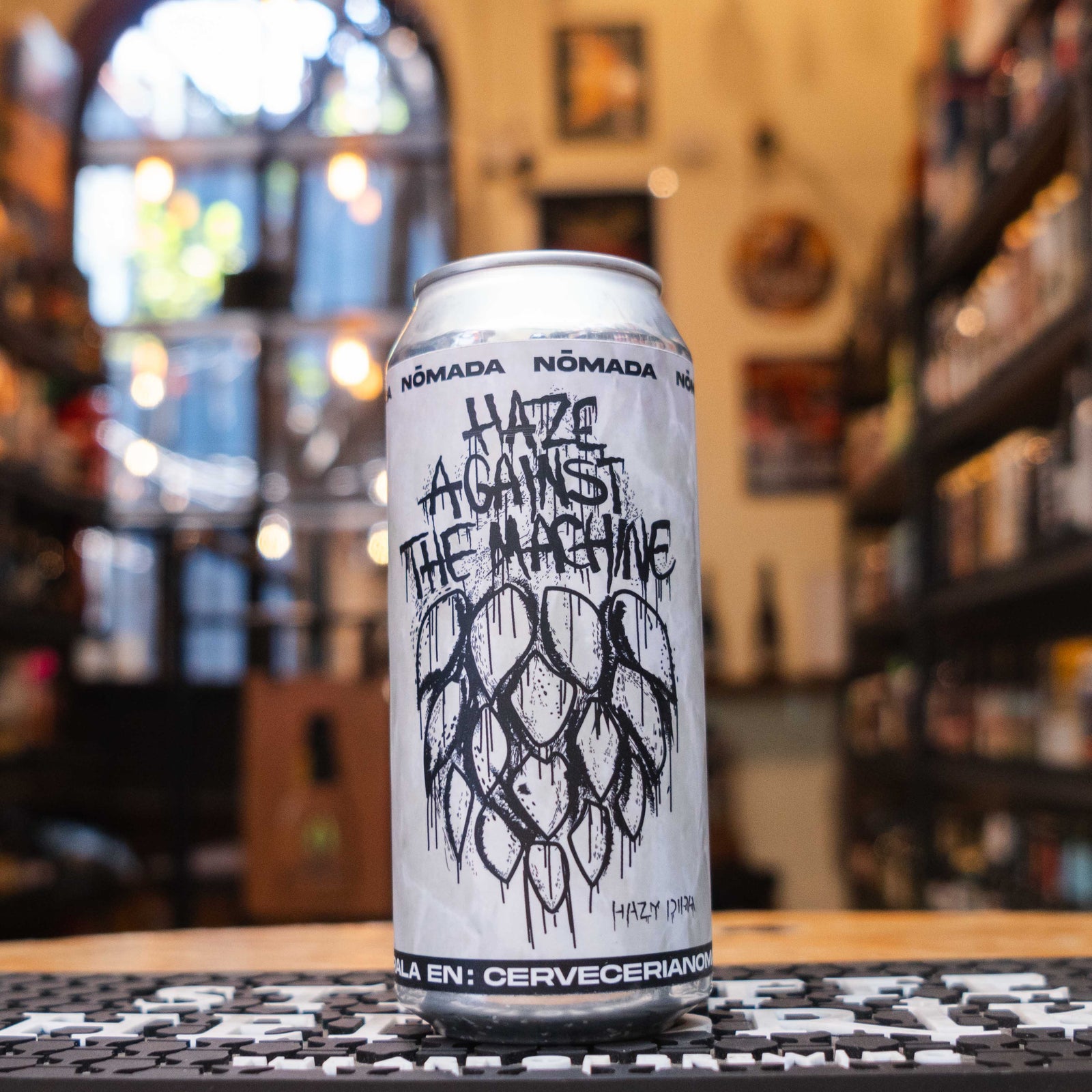 Botella Nómada Haze Against The Machine – Hazy Double IPA artesanal con lúpulos tropicales (8.5% ABV)